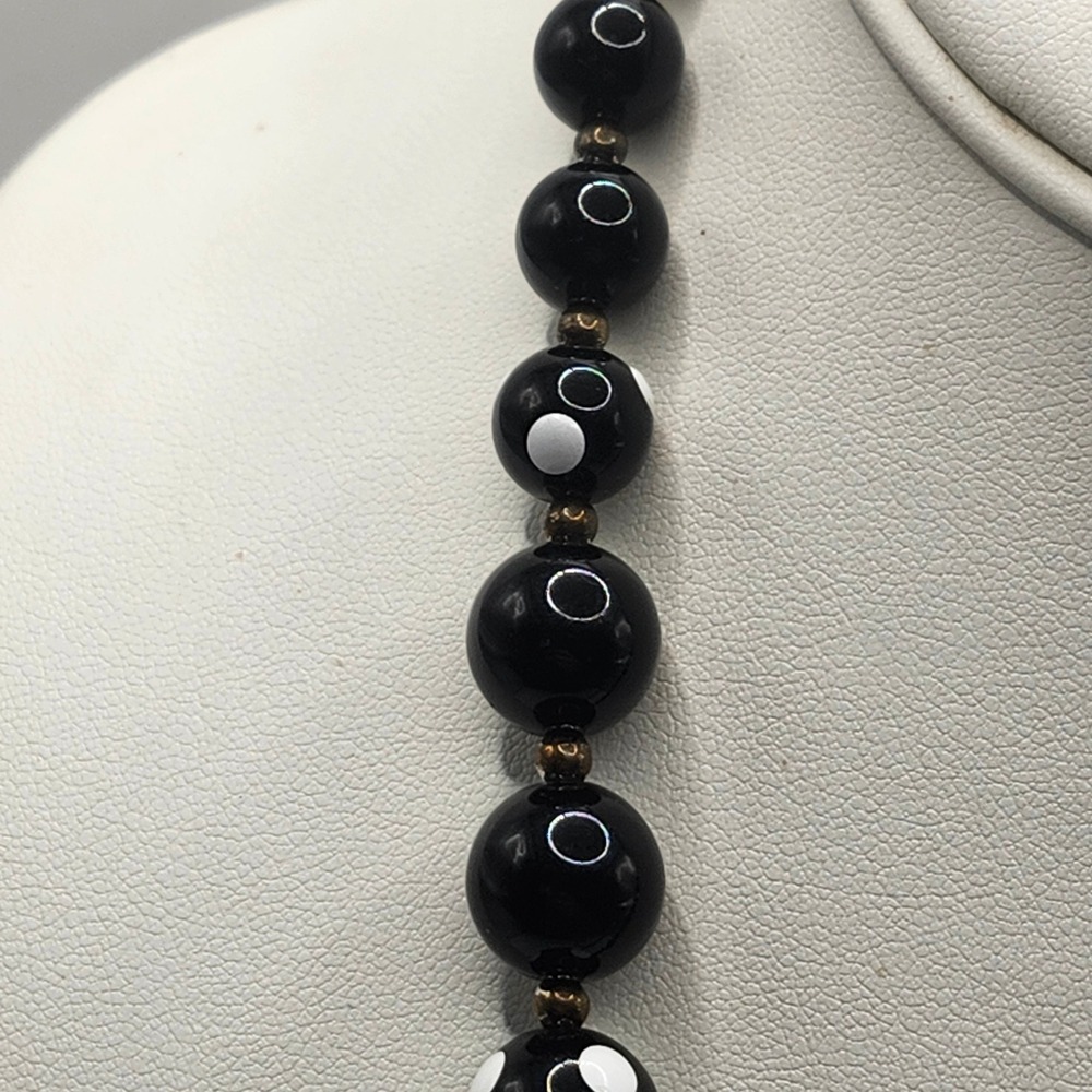 Vintage Black and White Polka Dot Beaded Necklace Gold Tone Spring Ring Clasp - Picture 4 of 8
